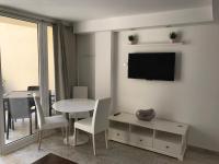 Televízia a/alebo spoločenská miestnosť v ubytovaní Apartment Mareverde Fañabe