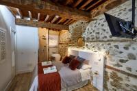 Cama o camas de una habitación en Lofts amantes de Toledo -LOFT COBERTIZO