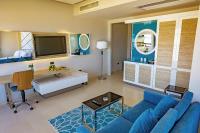 Postel nebo postele na pokoji v ubytování Gravity Hotel & Aqua Park Sahl Hasheesh Families and Couples Only