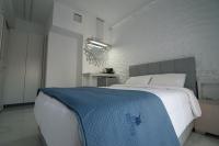 Posteľ alebo postele v izbe v ubytovaní Petite Palace Aristotelous 3