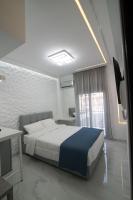 Posteľ alebo postele v izbe v ubytovaní Petite Palace Aristotelous 3