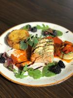 ホテルの敷地内または近くでの食事または食べ物