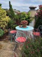 a table with two chairs and a table with flowers at Riverside Home Cottage in Trèbes