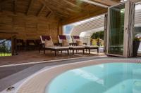 Bazén v ubytovaní Olympia-Relax-Hotel Leonhard Stock alebo v jeho blízkosti