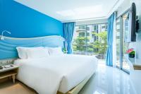 Postel nebo postele na pokoji v ubytování Centara Sonrisa Residences & Suites Sriracha