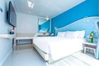 Postel nebo postele na pokoji v ubytování Centara Sonrisa Residences & Suites Sriracha