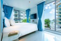 Postel nebo postele na pokoji v ubytování Centara Sonrisa Residences & Suites Sriracha