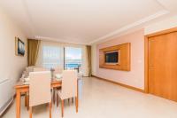 Televízia a/alebo spoločenská miestnosť v ubytovaní Luxury Apartments Villa Tunera