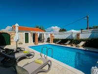 Bazén v ubytování Villa with private pool and terrace nebo v jeho okolí