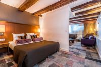 Een bed of bedden in een kamer bij Hotel Amstelzicht