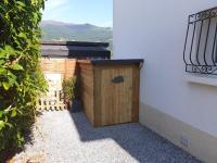 a wooden door on the side of a building at Appartement T2 in Lau-Balagnas