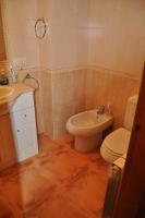 A bathroom at ATICO PINTOR ERNESTO GODAY