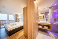 Ein Bett oder Betten in einem Zimmer der Unterkunft Hotel Post Krimml