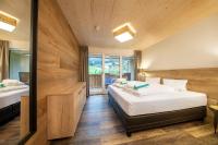 Ein Bett oder Betten in einem Zimmer der Unterkunft Hotel Post Krimml