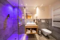 Ein Badezimmer in der Unterkunft Hotel Post Krimml