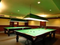 Ein Billardtisch in der Unterkunft Phuket Graceland Resort and Spa