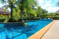Bazén v ubytování Aonang Oscar Pool Villas - Free Shuttle to Aonang Beach -shared pool - private pool nebo v jeho okolí