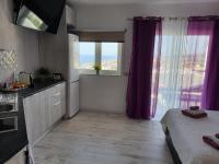 Kuchyň nebo kuchyňský kout v ubytování Lovely studio fully equiped in Costa Adeje