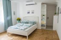 A bed or beds in a room at Harrison(e)