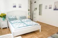 A bed or beds in a room at Harrison(e)