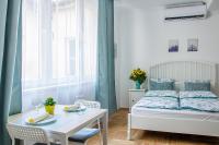 A bed or beds in a room at Harrison(e)