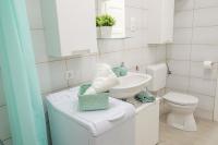 A bathroom at Harrison(e)