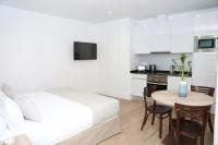 A kitchen or kitchenette at New Point Opera