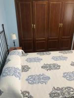 Posteľ alebo postele v izbe v ubytovaní Apartamentos Puerta del Sol