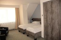 Łóżko lub łóżka w pokoju w obiekcie Hotel Giżycko
