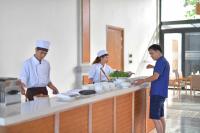 Nhân viên tại CocoLand Thu Xa Ancient Town Resort