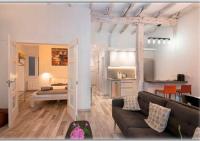 A kitchen or kitchenette at San Sebastián VERY NICE apartment 100m from La Kontxa Beach