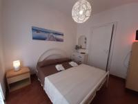 a small bedroom with a bed and a mirror at a due passi dal mare in Diamante