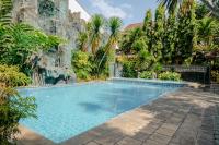 Hotel Mahkota Plengkung by ecommercelokaの敷地内または近くにあるプール
