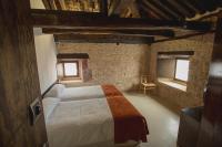 A bed or beds in a room at Hotel Boutique El Convento de Mave