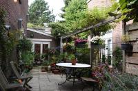 Een tuin van Bed & Breakfast Leonie