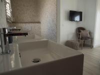 TV a/nebo společenská místnost v ubytování Frontline villa, five star deluxe