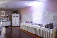 O bucătărie sau chicinetă la First Hotel