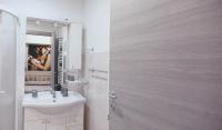 A bathroom at L'Antenna