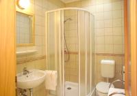 A bathroom at Vadászkürt Panzió