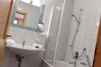Łazienka w obiekcie Hotel Garni Rifflsee