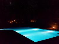 Bazén v ubytovaní Sani Pool Beach Villa alebo v jeho blízkosti