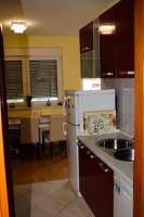 Kuchyňa alebo kuchynka v ubytovaní Apartman Klara