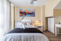 A bed or beds in a room at AYZ Villegas - Auto check-in property