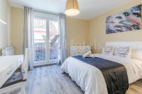 A bed or beds in a room at AYZ Villegas - Auto check-in property