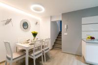 A kitchen or kitchenette at UNIQUE HOMES LAS SETAS LA CAMPANA