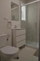 Koupelna v ubytování APARTAMENTOS TURÍSTICOS, PONCE DE LEÓN, Deluxe