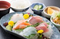 ホテルの敷地内または近くでの食事または食べ物
