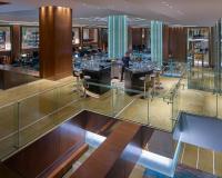Grand Hyatt Manilaにあるレストランまたは飲食店