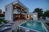 Bazén v ubytovaní Modern villa Ema with private pool near Pula and the beach alebo v jeho blízkosti
