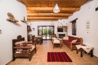 Telewizja i/lub zestaw kina domowego w obiekcie ARADENA TRADITIONAL House 4